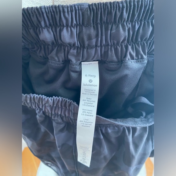 Sports shorts. Bundle of 3 sports shorts - Picture 3 of 10